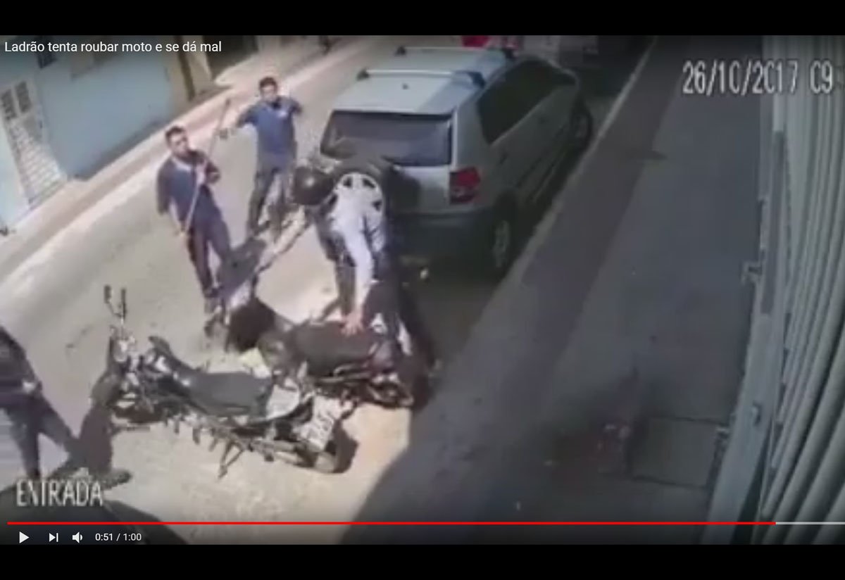 Ladrão tenta roubar moto e se dá mal