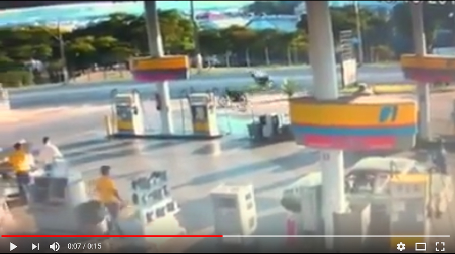 Sem motorista moto causa acidente em Pouso Alegre