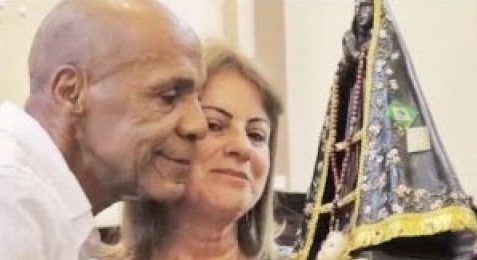 Zé Batista canta e encanta no Pátio da Rodoviária música que compôs para NSa Aparecida