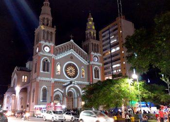 O clima natalino em Pouso Alegre está presente em toda parte