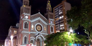O clima natalino em Pouso Alegre está presente em toda parte