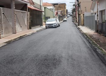 Bairro Jardim Yara recebe reforma em quadra esportiva e recapeamento de ruas