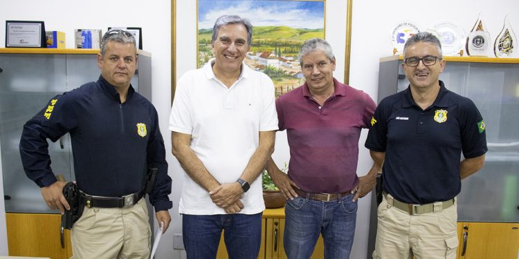 Representantes da Polícia Rodoviária Federal solicitam apoio para ampliação da estrutura na cidade