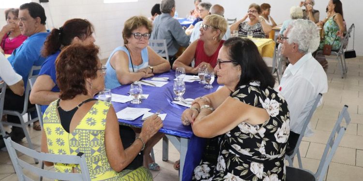 Prefeitura realiza confraternização com grupos da terceira idade