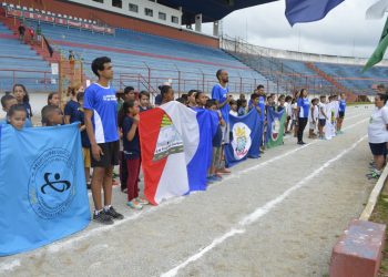 Cantanatal reúne corais e grupo de teatro em apresentações nas calçadas da cidade