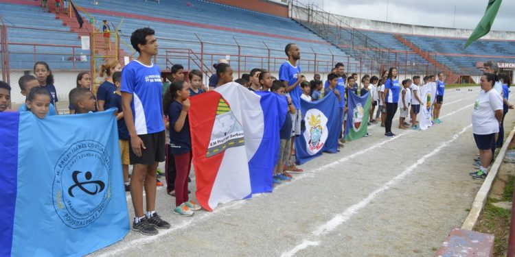 Cantanatal reúne corais e grupo de teatro em apresentações nas calçadas da cidade