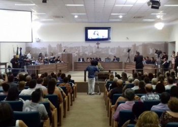 Câmara Municipal homenageia educadores em Pouso Alegre