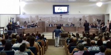 Câmara Municipal homenageia educadores em Pouso Alegre