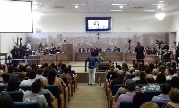 Câmara Municipal homenageia educadores em Pouso Alegre