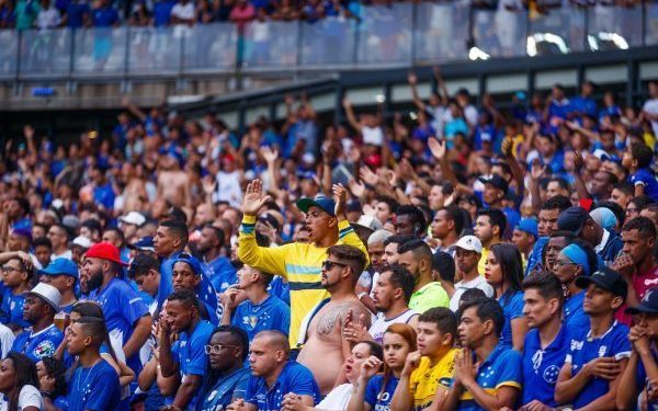 Prefeitura instala mais seis parquinhos em bairros da cidade