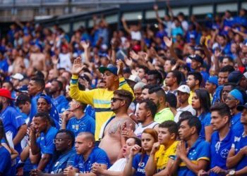 Prefeitura instala mais seis parquinhos em bairros da cidade