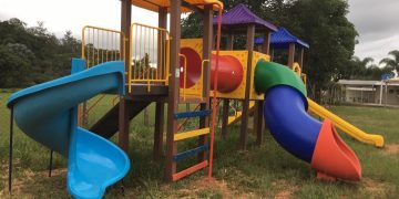 Prefeitura instala mais seis parquinhos em bairros da cidade
