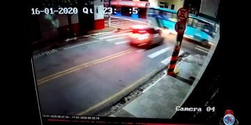 Veja vídeo envolvendo a Empresa de Transporte Planalto e carro em acidente em Pouso Alegre