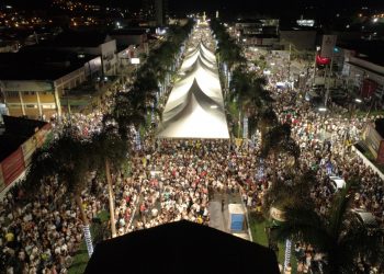 Virada de ano em Pouso Alegre reúne mais de 20 mil pessoas na Av. Tuany Toledo confirmando estimativa