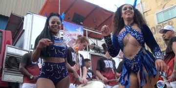 No embalo do samba, bloco Brazucas agita a terça-feira de Carnaval em Pouso Alegre
