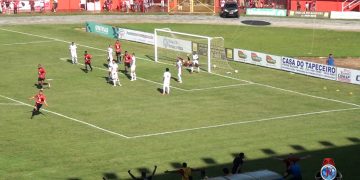 Pouso Alegre vence o Athletic de virada e assume liderança no Módulo 2 do Campeonato Mineiro