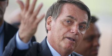 Bolsonaro – Isolamento atual pode levar ao caos e permitir que “aproveitadores” assumam poder.
