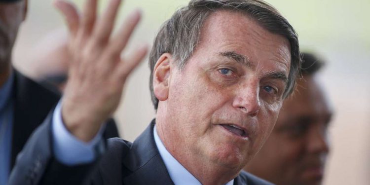 Bolsonaro – Isolamento atual pode levar ao caos e permitir que “aproveitadores” assumam poder.