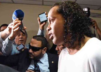 Ronaldinho Gaúcho e seu irmão Roberto Assis são detidos no Paraguai