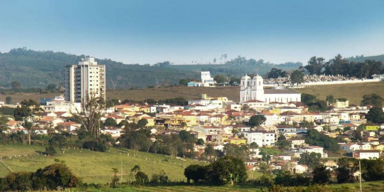 Filho de 18 anos mata pai a facadas em Muzambinho