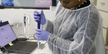 Minas tem 30 mortes e 903 casos confirmados pela COVID-19