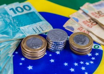 Beneficiários inscritos no Bolsa Família começam a receber auxílio emergencial
