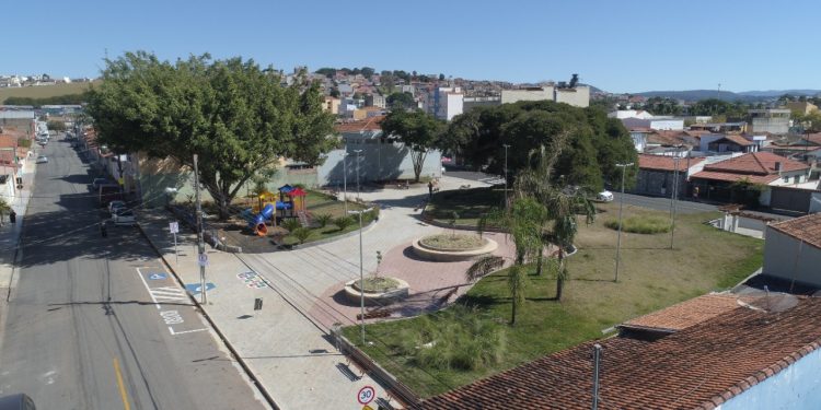 Revitalização da Praça da Árvore Grande em Pouso Alegre é concluída