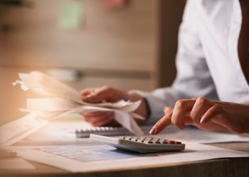 Clientes denunciam com razão abuso nas contas de água e luz