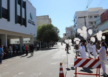 Sindicato realiza homenagem aos profissionais de saúde do HCSL