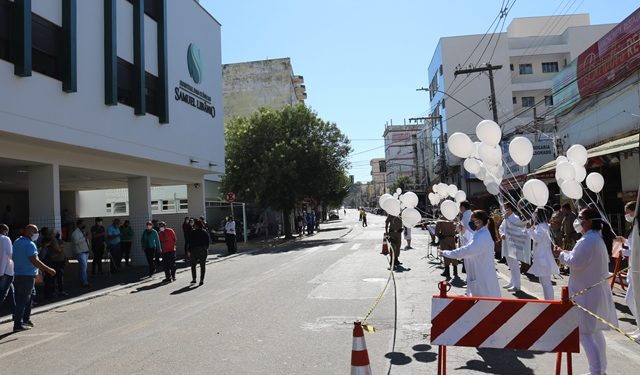 Sindicato realiza homenagem aos profissionais de saúde do HCSL