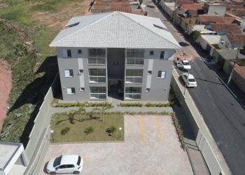 Moradores em risco da Rua Curruíra são transferidos para imóveis novos