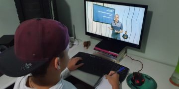 Volta às aulas: emissora de TV começam a transmitir ensino para estudantes mineiros