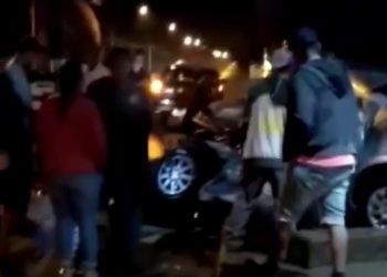 Acidente entre carro e um caminhão na BR-459 deixa dois mortos, em Congonhal
