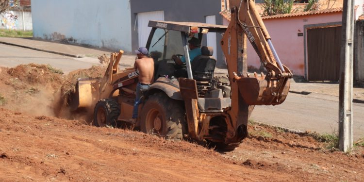 Praças são construídas em dois bairros de Pouso Alegre