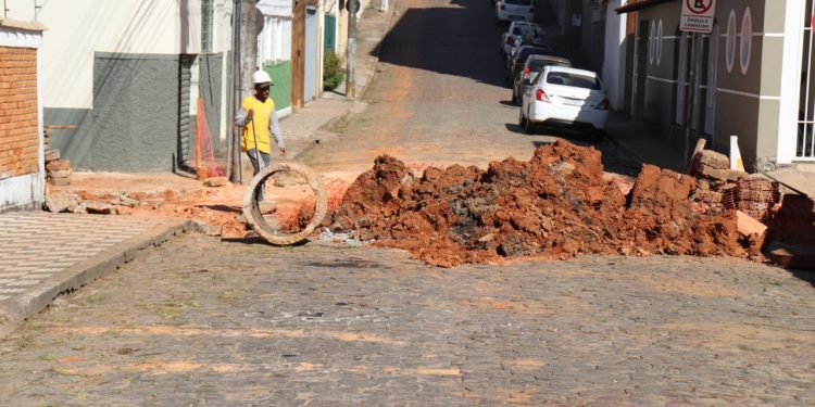 Após cobranças da Prefeitura de Pouso Alegre, Copasa anuncia mudanças em suas obras na cidade