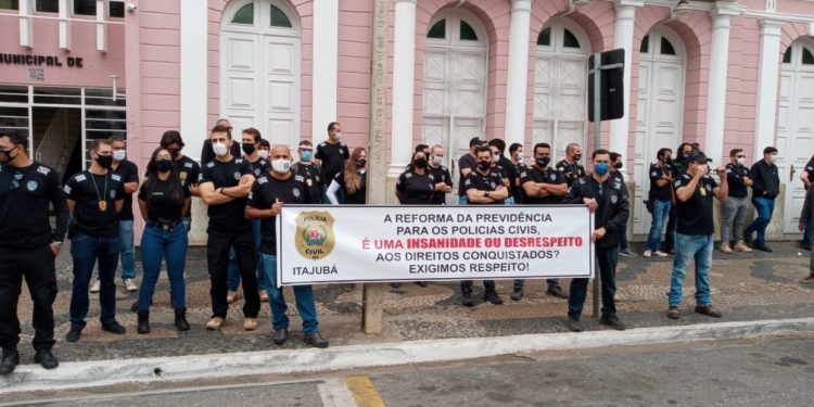 Protesto em Pouso Alegre contra proposta de Reforma da Previdência do Estado