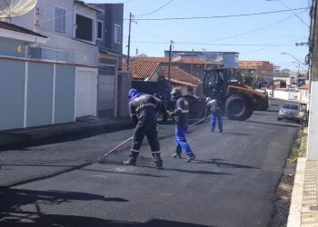 Em Pouso Alegre ruas do Bairro São José recebem pavimentação asfáltica