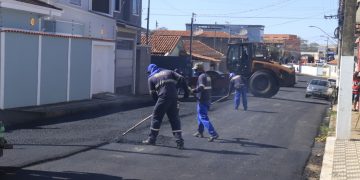 Em Pouso Alegre ruas do Bairro São José recebem pavimentação asfáltica
