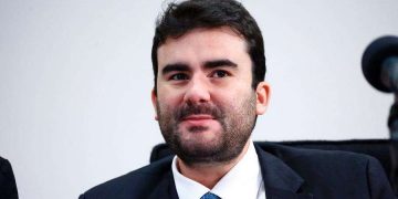Ex-deputado Caio Nárcio morre aos 33 anos com Covid-19