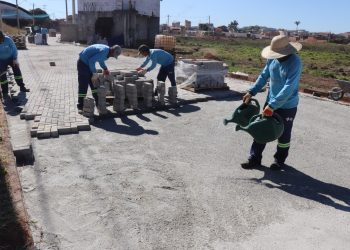 Bairros de Pouso Alegre recebem obras de pavimentação e substituição de galerias pluviais