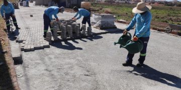 Bairros de Pouso Alegre recebem obras de pavimentação e substituição de galerias pluviais