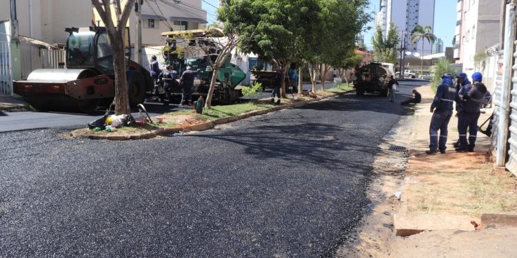 Bairros de Pouso Alegre recebem obras de pavimentação e substituição de galerias pluviais