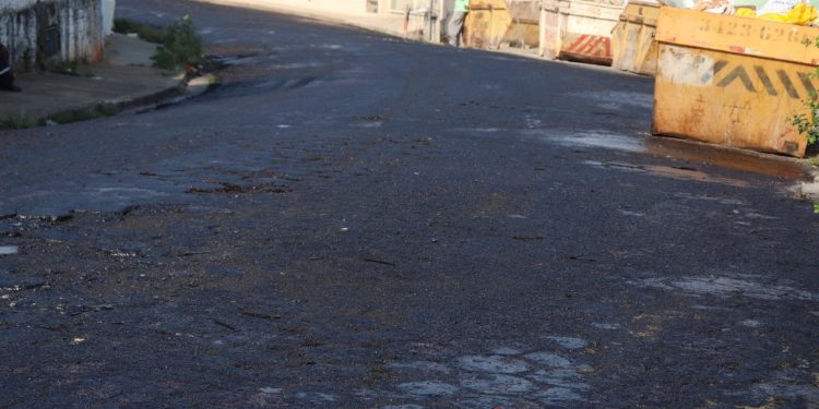 Rua no Bairro Santa Luzia recebe pavimentação asfáltica