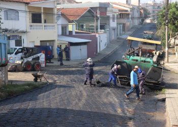 Rua no Bairro Santa Luzia recebe pavimentação asfáltica