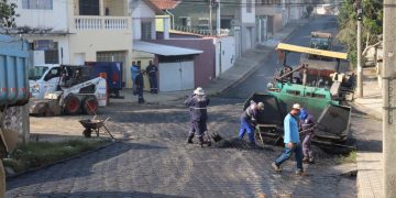 Rua no Bairro Santa Luzia recebe pavimentação asfáltica