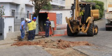 Bairro da Saúde, em Pouso Alegre, recebe obras de implantação de galeria pluvial