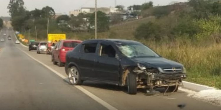 Em Pouso Alegre carro que participava de racha atropela e mata ciclista na BR-459