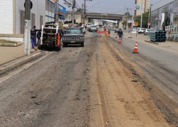 Em Pouso Alegre obras de requalificação em rua do Faisqueira são executadas durante a noite