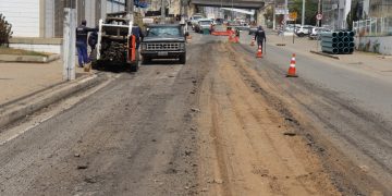 Em Pouso Alegre obras de requalificação em rua do Faisqueira são executadas durante a noite