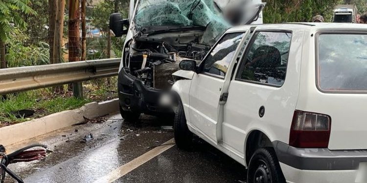 Acidente envolvendo 4 veículos e deixa 3 mortos e outros feridos entre Pouso Alegre e Congonhal